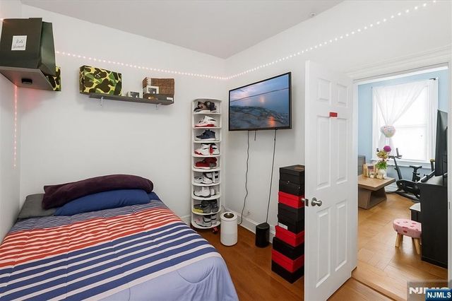 2105 New York Avenue, Union City, NJ 07087