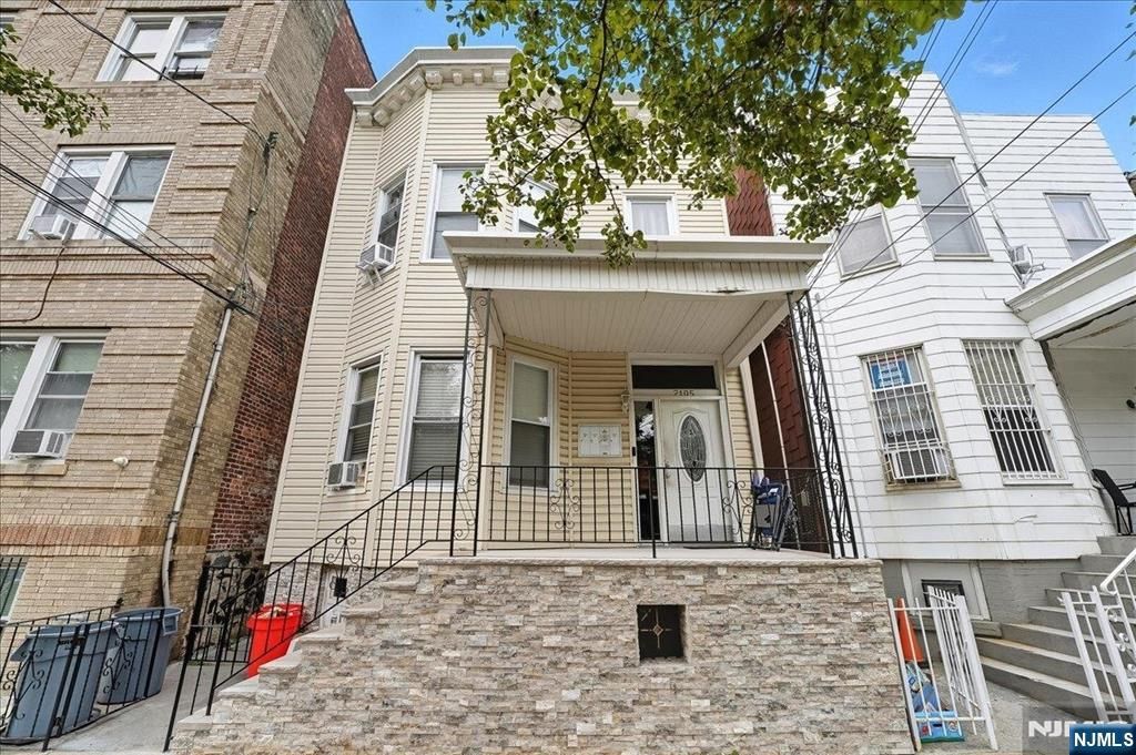 2105 New York Avenue, Union City, NJ 07087