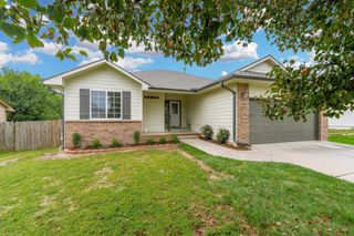 305 Oakmont Ct, Andover, KS 67002