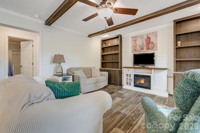118 Bartram Way, Black Mountain, NC 28711