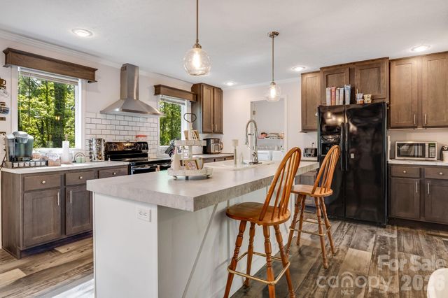 118 Bartram Way, Black Mountain, NC 28711