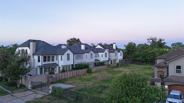 1520 Whispering Pines Dr, Houston, TX 77055