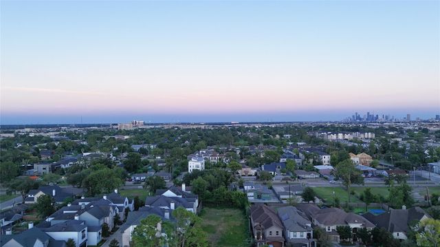 1520 Whispering Pines Dr, Houston, TX 77055