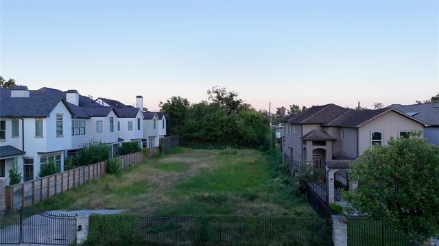 1520 Whispering Pines Dr, Houston, TX 77055