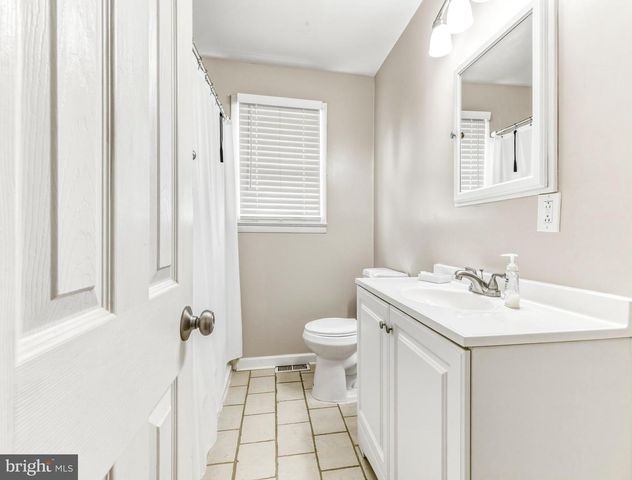 221 FORD AVE, West Deptford, NJ 08096