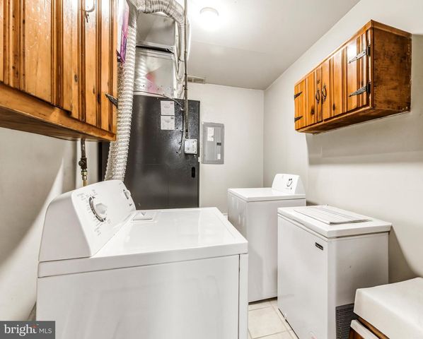 221 FORD AVE, West Deptford, NJ 08096