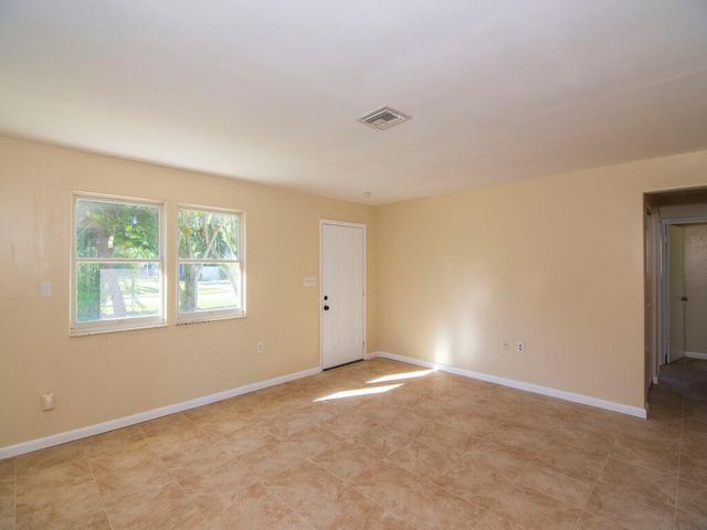 8604 Brookline Avenue, Fort Pierce, FL 34951