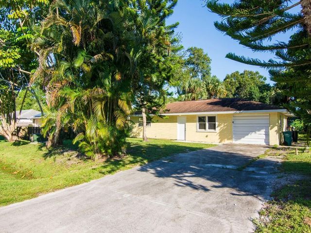 8604 Brookline Avenue, Fort Pierce, FL 34951