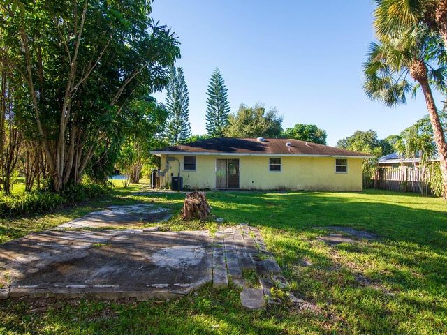 8604 Brookline Avenue, Fort Pierce, FL 34951