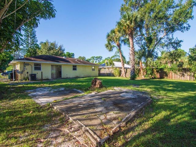 8604 Brookline Avenue, Fort Pierce, FL 34951