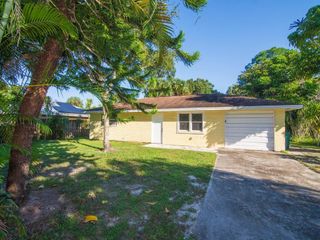 8604 Brookline Avenue, Fort Pierce, FL 34951