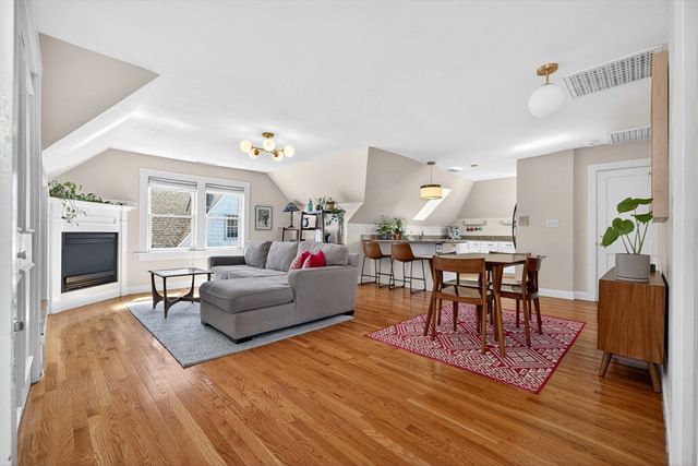 16 Primrose St 3, Boston, MA 02131