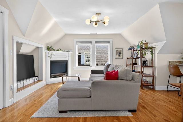 16 Primrose St 3, Boston, MA 02131