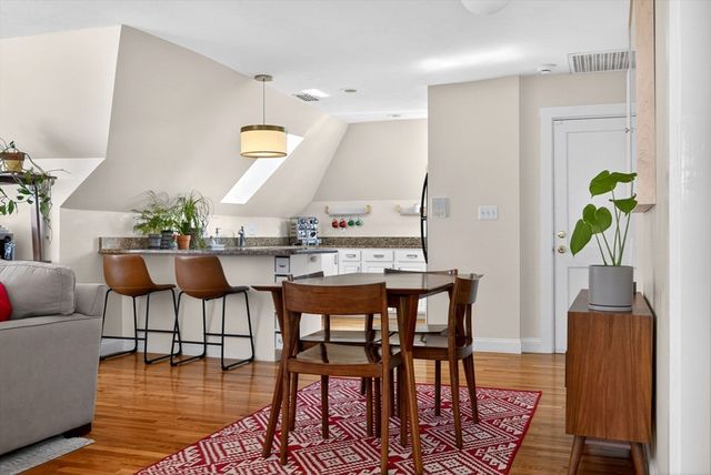 16 Primrose St 3, Boston, MA 02131