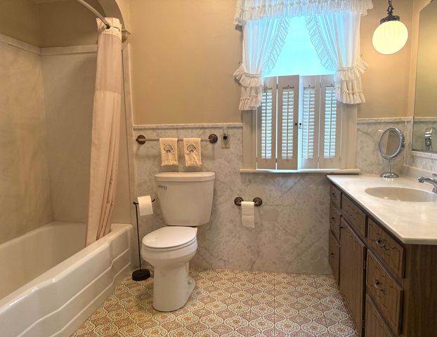 2176 4th Street, Bay City, MI 48708