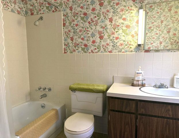 2176 4th Street, Bay City, MI 48708