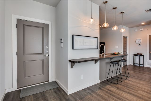 906 W Cannon Street 200, Fort Worth, TX 76104