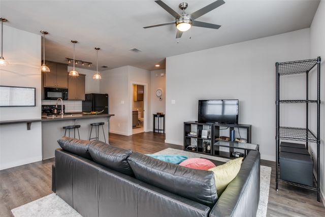 906 W Cannon Street 200, Fort Worth, TX 76104