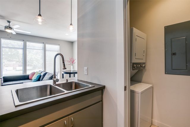 906 W Cannon Street 200, Fort Worth, TX 76104