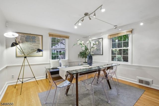 68 Crescent Pl, Millburn Twp., NJ 07078