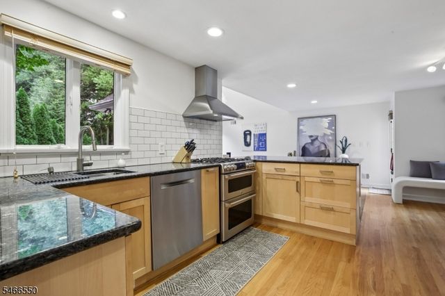 68 Crescent Pl, Millburn Twp., NJ 07078