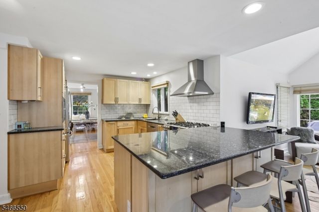 68 Crescent Pl, Millburn Twp., NJ 07078