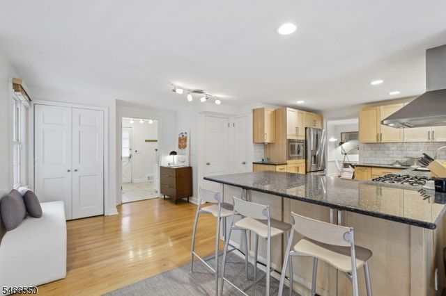 68 Crescent Pl, Millburn Twp., NJ 07078