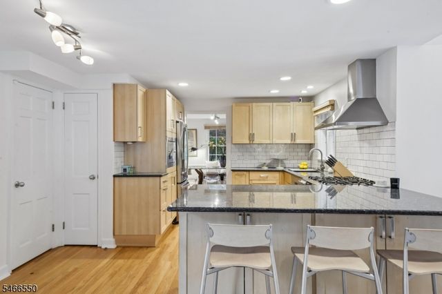 68 Crescent Pl, Millburn Twp., NJ 07078