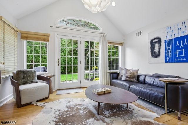 68 Crescent Pl, Millburn Twp., NJ 07078