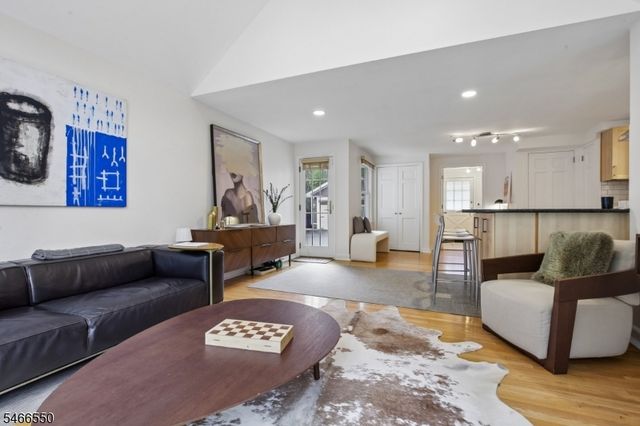 68 Crescent Pl, Millburn Twp., NJ 07078