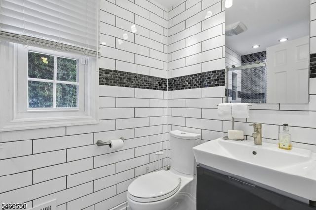 68 Crescent Pl, Millburn Twp., NJ 07078