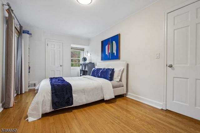 68 Crescent Pl, Millburn Twp., NJ 07078