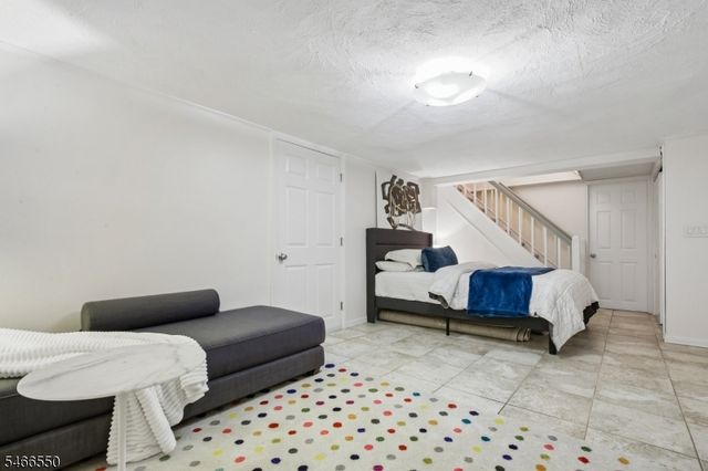 68 Crescent Pl, Millburn Twp., NJ 07078