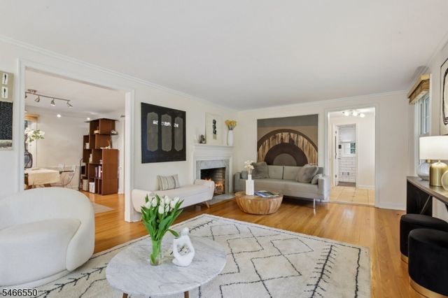 68 Crescent Pl, Millburn Twp., NJ 07078