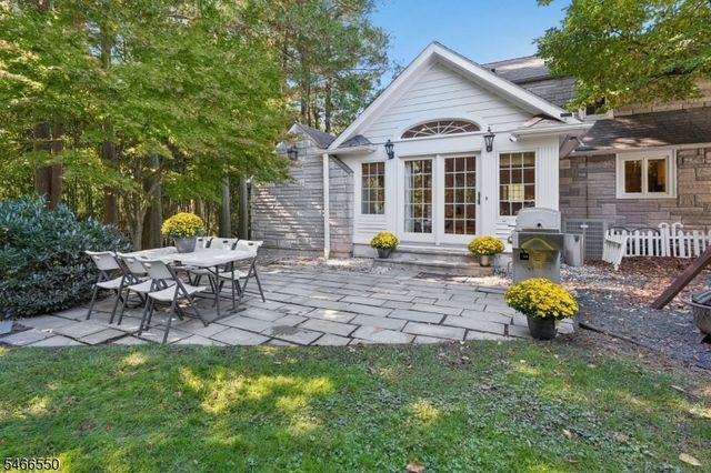 68 Crescent Pl, Millburn Twp., NJ 07078
