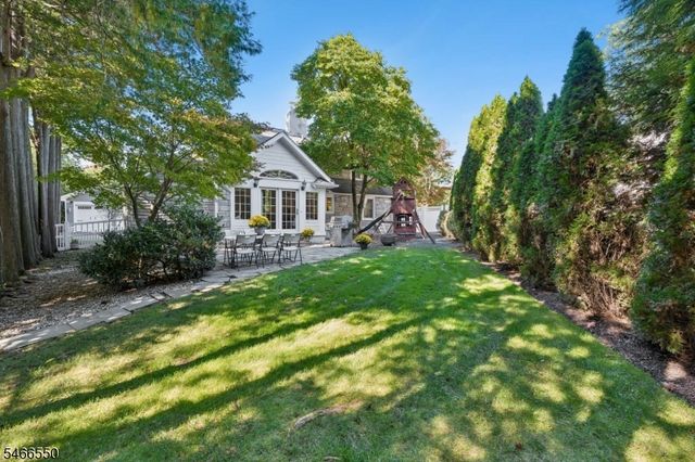 68 Crescent Pl, Millburn Twp., NJ 07078