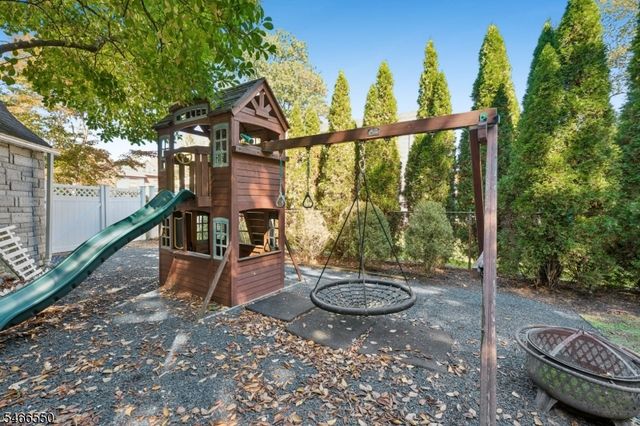 68 Crescent Pl, Millburn Twp., NJ 07078