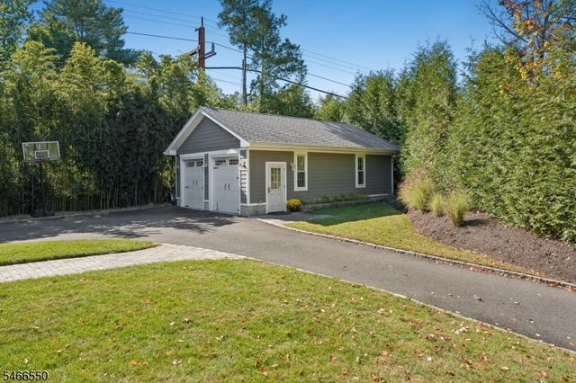 68 Crescent Pl, Millburn Twp., NJ 07078