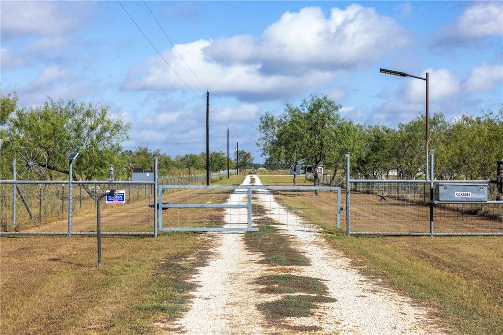 5238 County Road 353, Gause, TX 77857 — photo 4