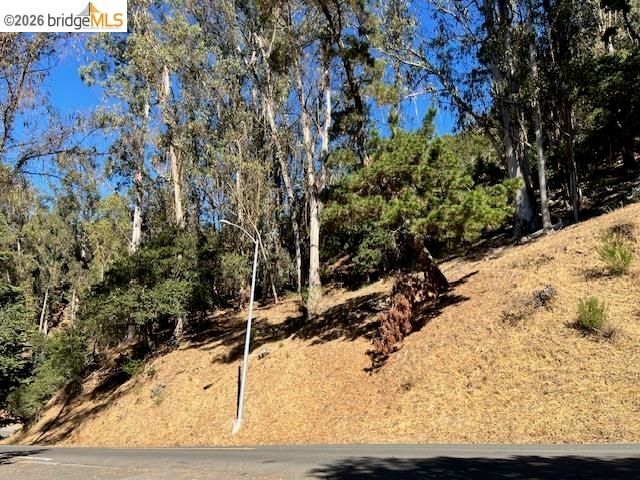 5847 Ascot Dr, Oakland, CA 94611