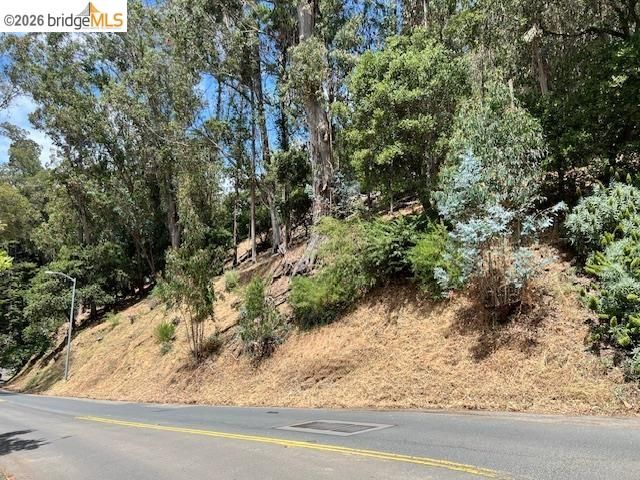 5847 Ascot Dr, Oakland, CA 94611