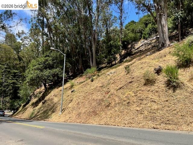 5847 Ascot Dr, Oakland, CA 94611