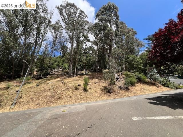 5847 Ascot Dr, Oakland, CA 94611