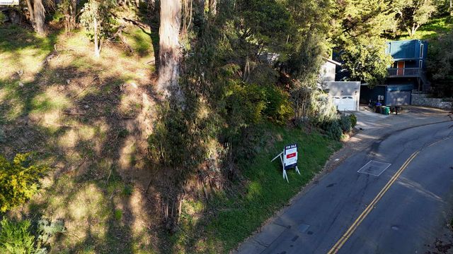 5847 Ascot Dr, Oakland, CA 94611