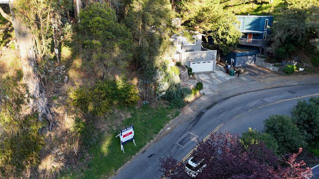 5847 Ascot Dr, Oakland, CA 94611