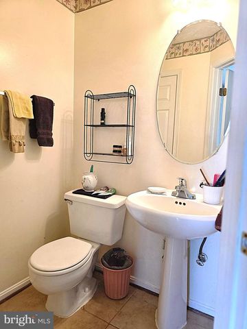 3329 ESQUARRE CT, Woodbridge, VA 22193