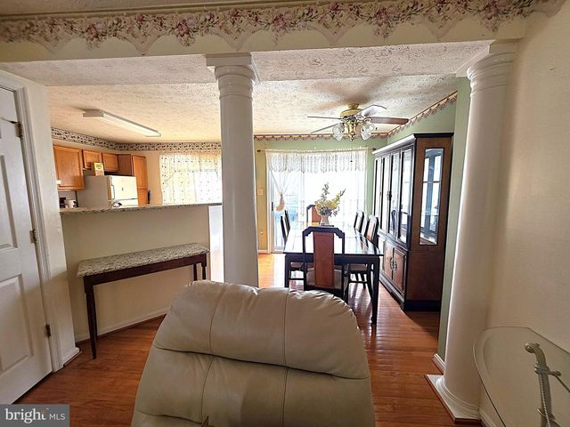 3329 ESQUARRE CT, Woodbridge, VA 22193