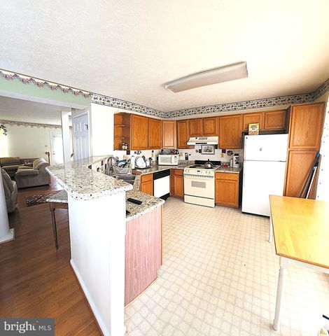 3329 ESQUARRE CT, Woodbridge, VA 22193