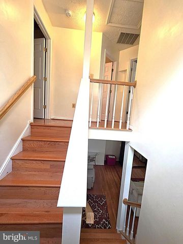 3329 ESQUARRE CT, Woodbridge, VA 22193