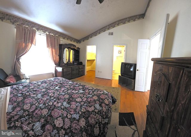 3329 ESQUARRE CT, Woodbridge, VA 22193